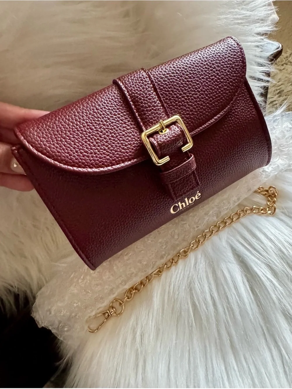 Chloé Parfums Burgundy Small clutch with Gold Buckle and pearl chain - Picture 3 of 5